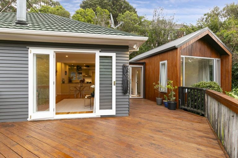 Photo of property in 49 Albemarle Road, Northland, Wellington, 6012