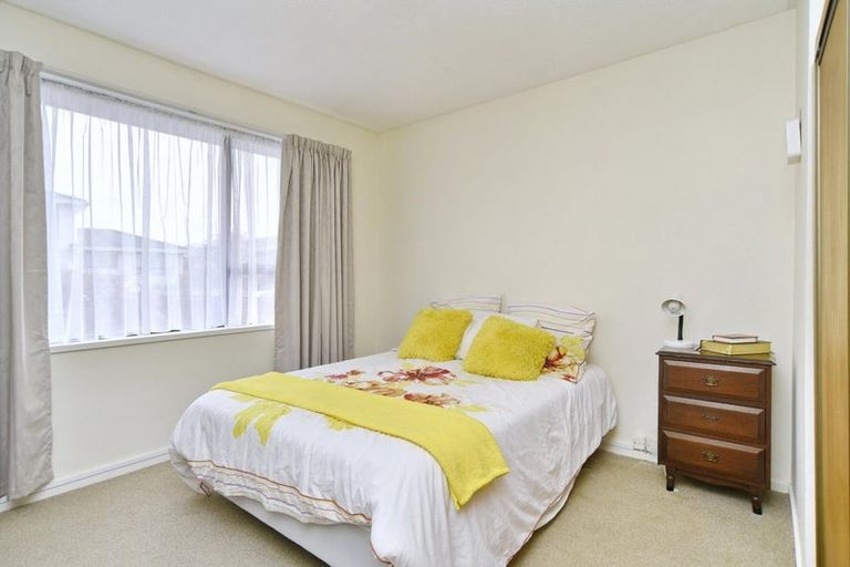 Photo of property in 1/2 James Condon Place, Redwood, Christchurch, 8051
