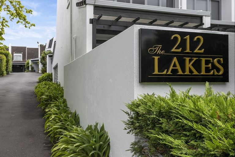 Photo of property in 3/212 Hurstmere Road, Takapuna, Auckland, 0622