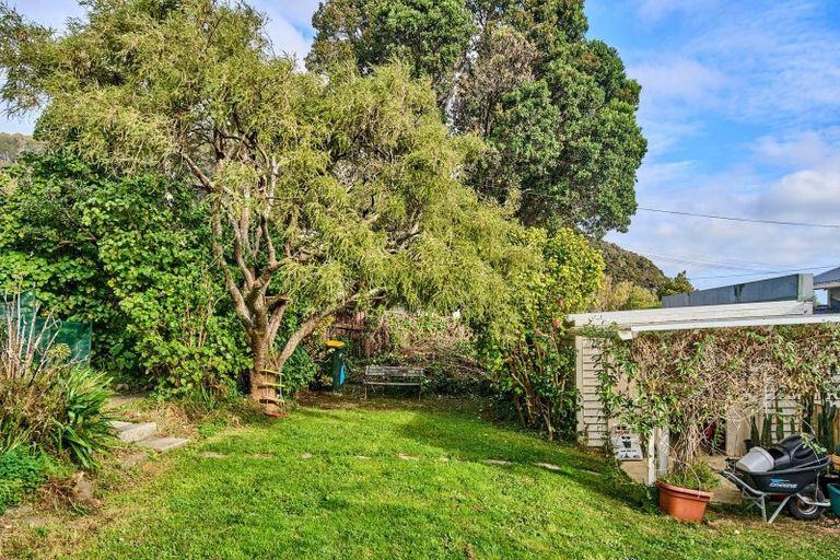 Photo of property in 9 Totara Street, Eastbourne, Lower Hutt, 5013