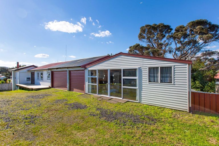 Photo of property in 29 Wallis Street, Raglan, 3225