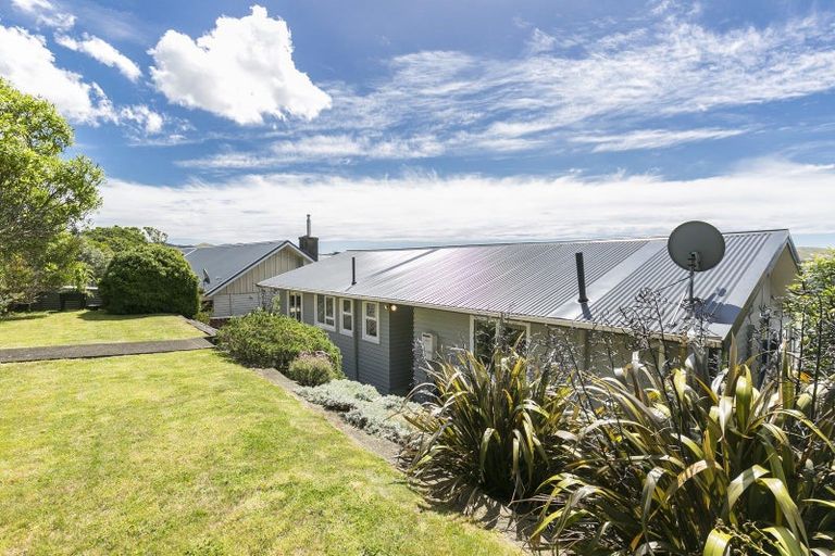 Photo of property in 15 Paparangi Crescent, Paparangi, Wellington, 6037
