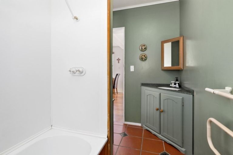 Photo of property in 32 Cluny Road, Plimmerton, Porirua, 5026