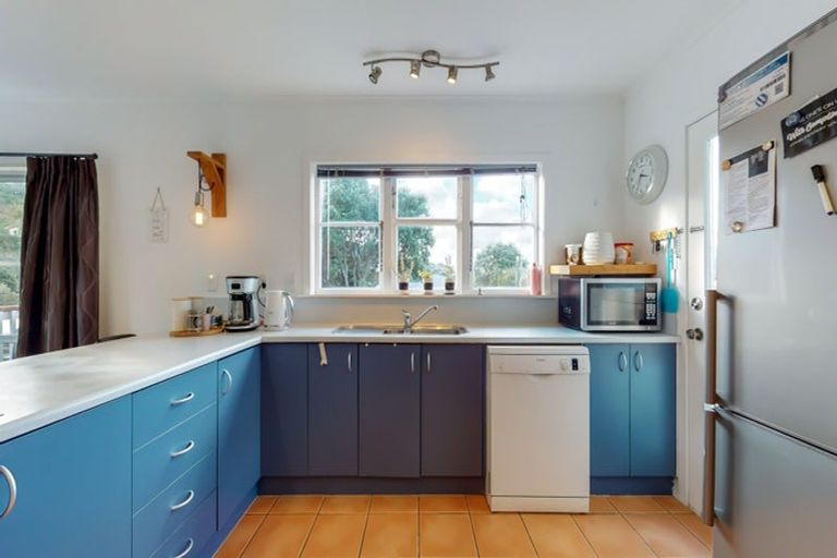 Photo of property in 20 Larsen Crescent, Tawa, Wellington, 5028