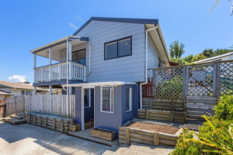 Photo of property in 5 Sombrero View, Ascot Park, Porirua, 5024