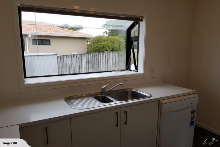 Photo of property in 15 Barbados Drive, Unsworth Heights, Auckland, 0632