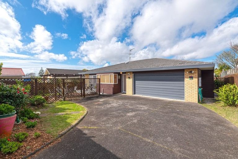 Photo of property in 2/39 Mcleod Road, Henderson, Auckland, 0612