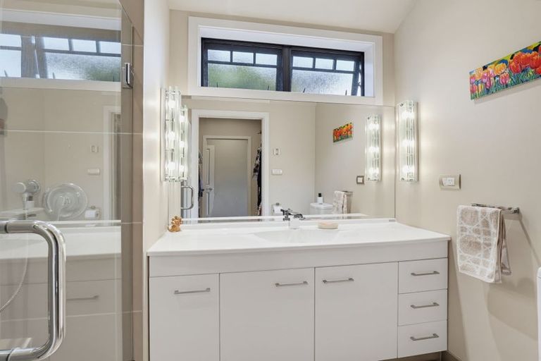Photo of property in 71 Ruapehu Drive, Fitzherbert, Palmerston North, 4410