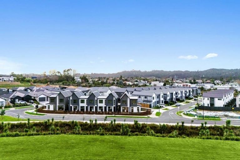 Photo of property in 7 Resnik Crescent, Kumeu, 0810