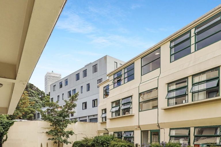 Photo of property in Te Awhina Apartments, 27/22 Sussex Street, Mount Cook, Wellington, 6021