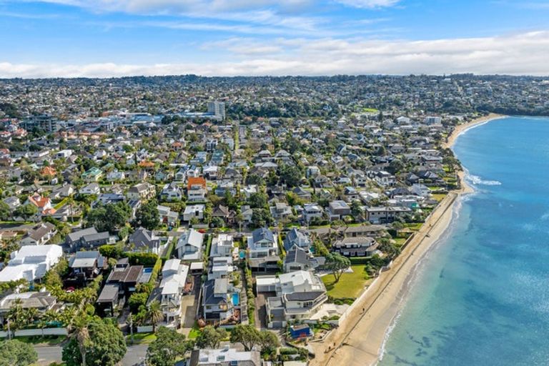 Photo of property in 1/22 Tiri Road, Milford, Auckland, 0620