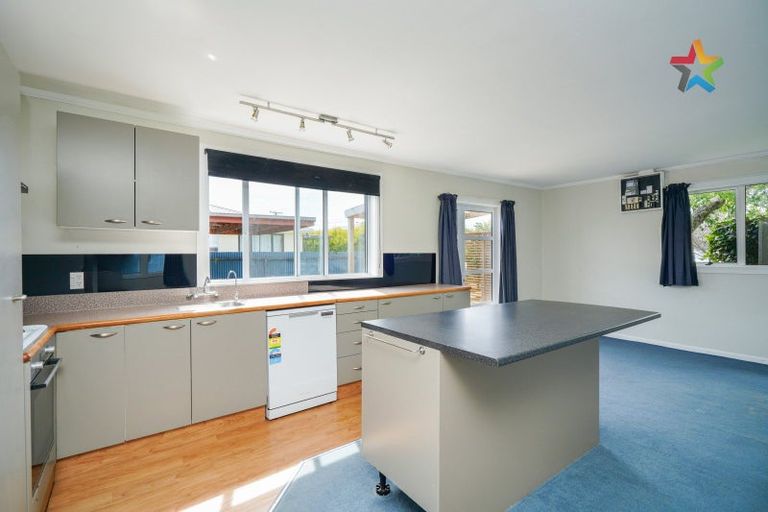 Photo of property in 30 Kilmarnock Street, Wallacetown, 9816