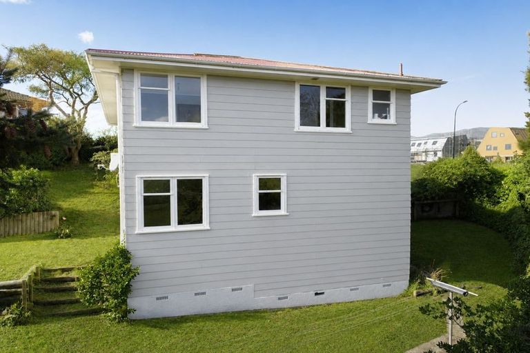 Photo of property in 33 Castor Crescent, Cannons Creek, Porirua, 5024