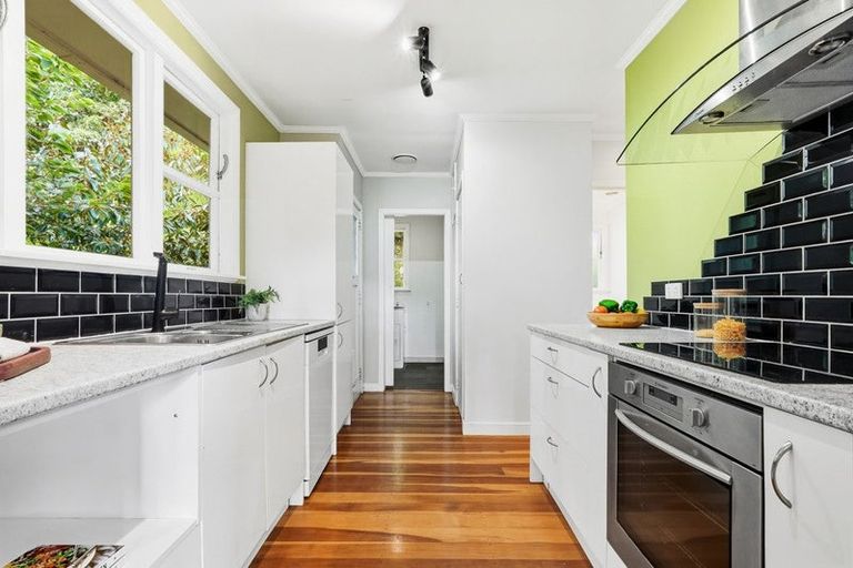 Photo of property in 16 Manor Drive, Stokes Valley, Lower Hutt, 5019