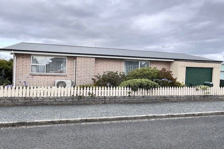 Photo of property in 12 Cowper Street, Milton, 9220