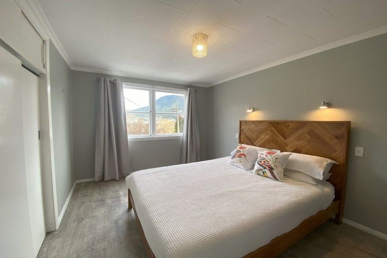Photo of property in 10 Surrey Street, Picton, 7220