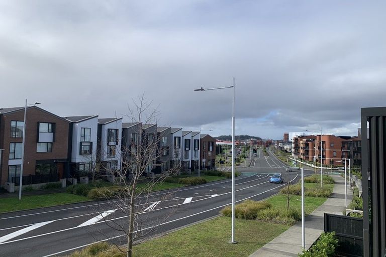 Photo of property in 3/2 Rangitamiro Place, Hobsonville, Auckland, 0616