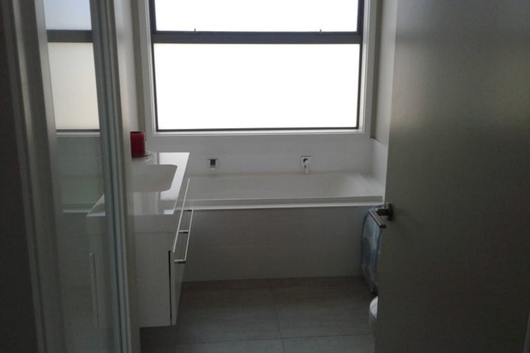 Photo of property in 28 Saint Pauls Drive, Brookfield, Tauranga, 3110