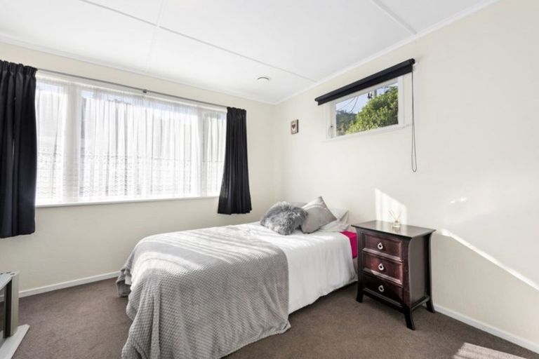 Photo of property in 102 Horoeka Street, Stokes Valley, Lower Hutt, 5019
