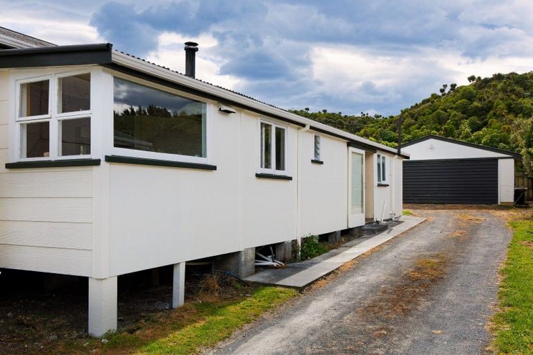 Photo of property in 15 South Bay Parade, South Bay, Kaikoura, 7300