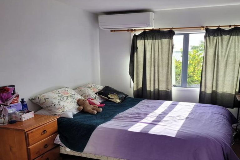 Photo of property in 1/100 Birkdale Road, Birkdale, Auckland, 0626