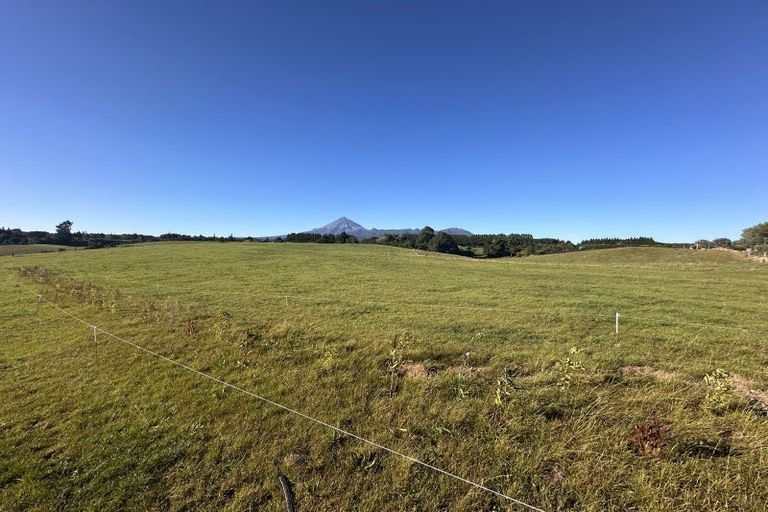 Photo of property in 869 Carrington Road, Hurworth, New Plymouth, 4371