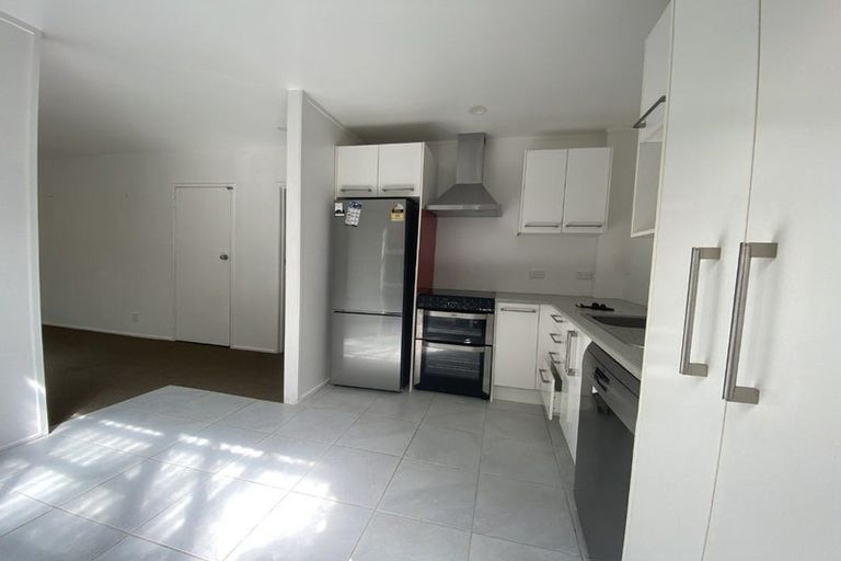 Photo of property in 2/58 Peach Road, Glenfield, Auckland, 0629