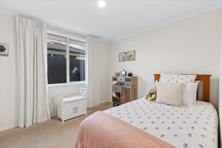 Photo of property in 17 Hansard Place, Bethlehem, Tauranga, 3110