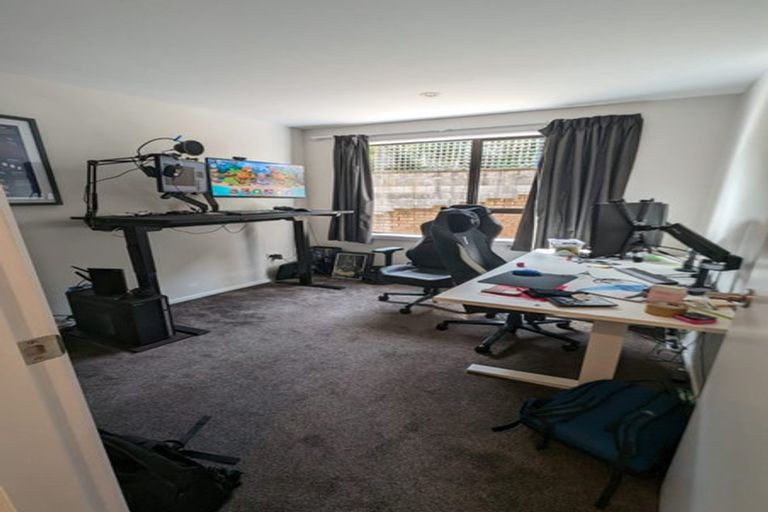 Photo of property in 11 Kinnel Grove, Papakowhai, Porirua, 5024