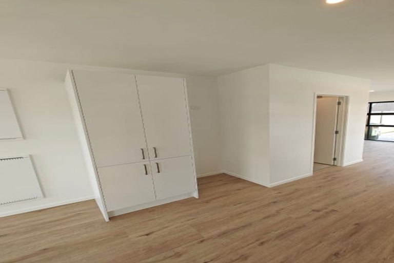 Photo of property in 150 Mcleod Road, Te Atatu South, Auckland, 0610