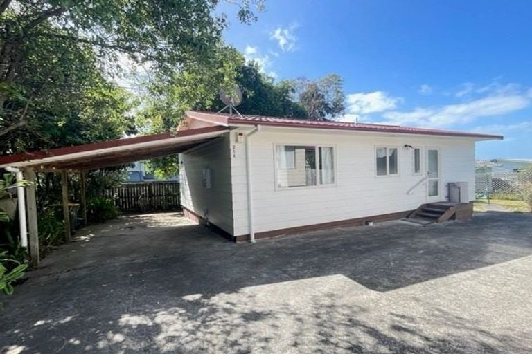Photo of property in 25 Kelman Road, Kelston, Auckland, 0602