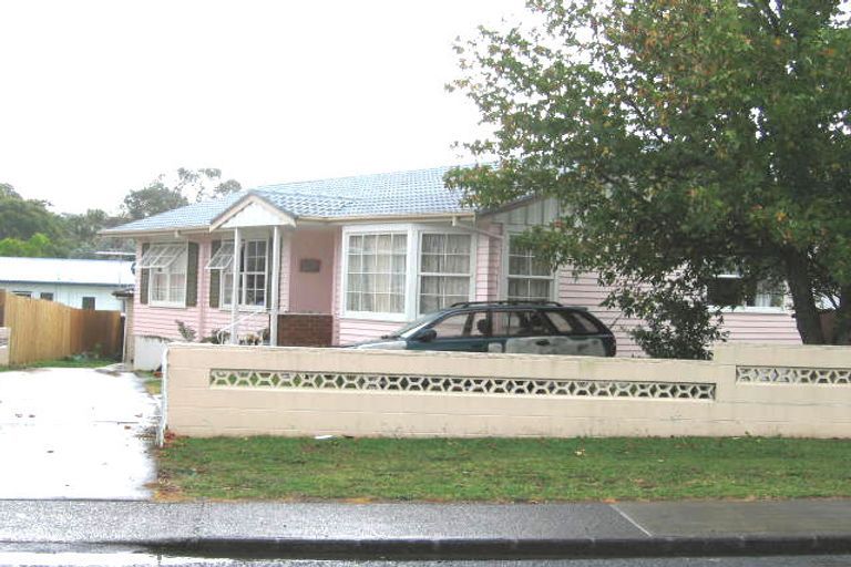 Photo of property in 93 Farquhar Road, Glendene, Auckland, 0602