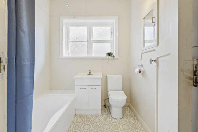 Photo of property in 54 Savage Crescent, West End, Palmerston North, 4412