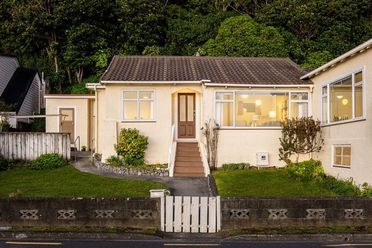 Photo of property in 17 Moana Road, Plimmerton, Porirua, 5026