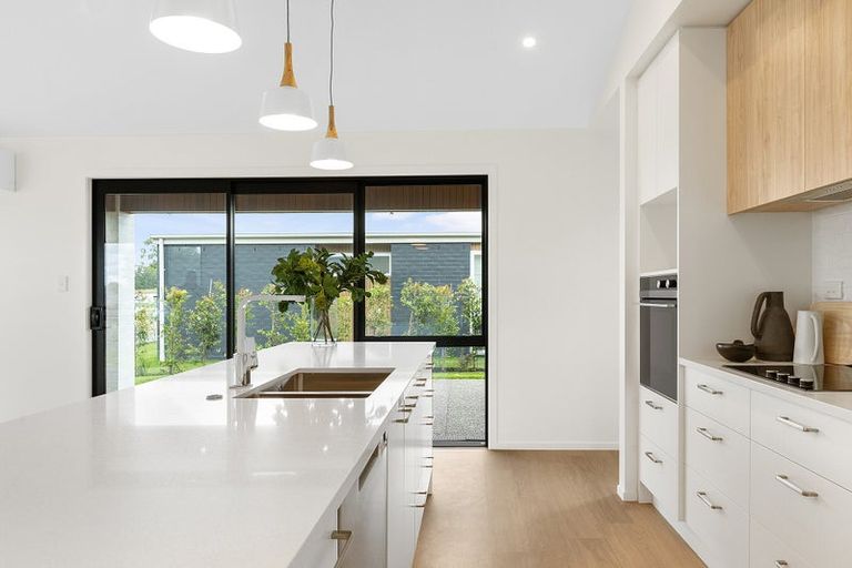 Photo of property in 18 Evergreen Parade, Rosehill, Papakura, 2113