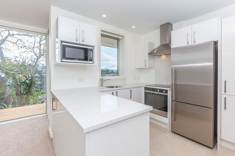 Photo of property in 6b Browns Bay Road, Rothesay Bay, Auckland, 0630