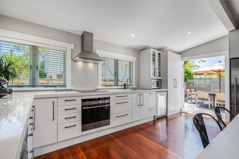 Photo of property in 1/2 Tennyson Street, Northcote Point, Auckland, 0627