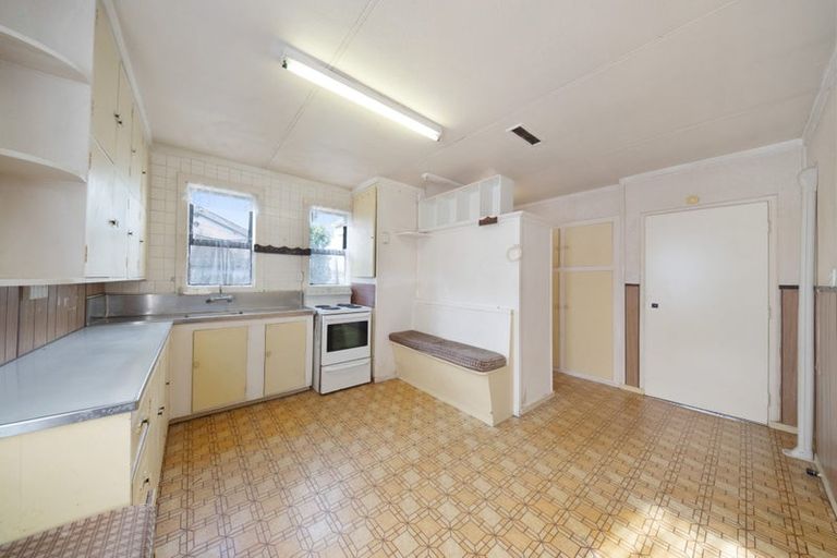 Photo of property in 38 Range View Road, Mount Albert, Auckland, 1025