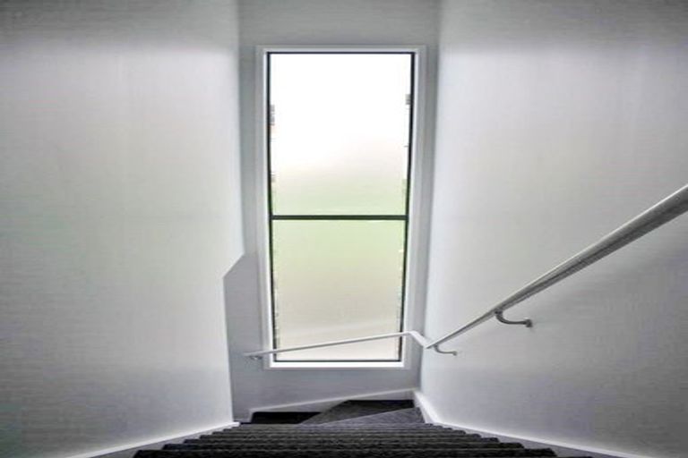 Photo of property in 16a Woodall Place, Totara Vale, Auckland, 0627