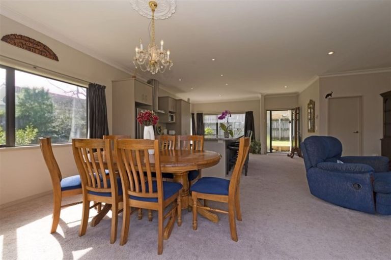 Photo of property in 65d View Road, Henderson, Auckland, 0612