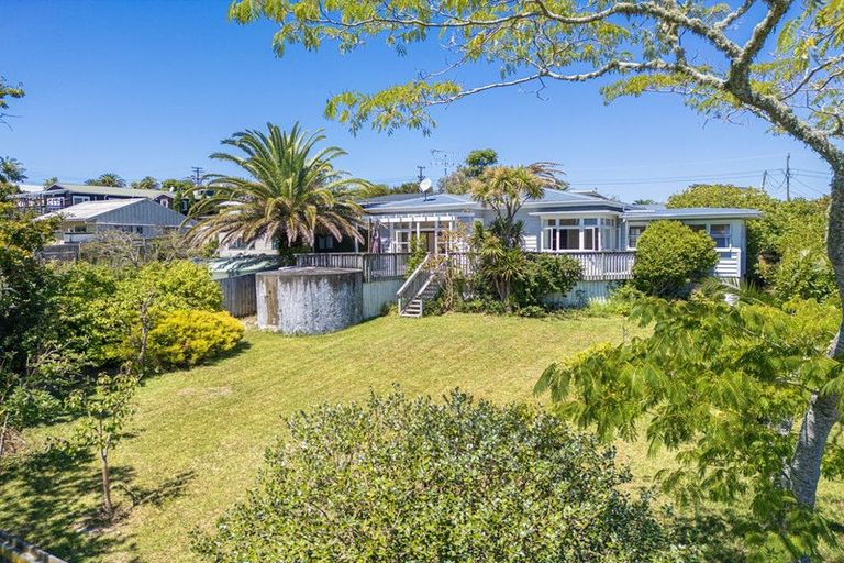 Photo of property in 14 Tiri Road, Manly, Whangaparaoa, 0930