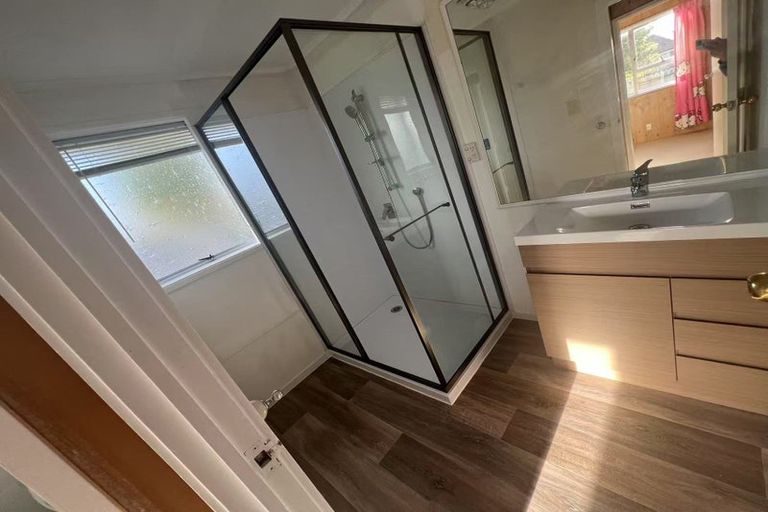 Photo of property in 2 Cranberry Place, Bucklands Beach, Auckland, 2012