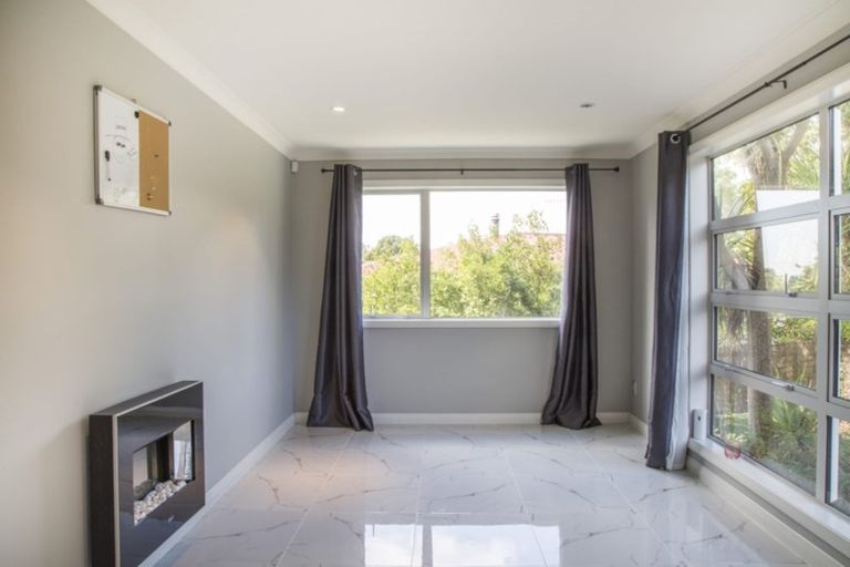 Photo of property in 11b Bank Street, Hillcrest, Auckland, 0627