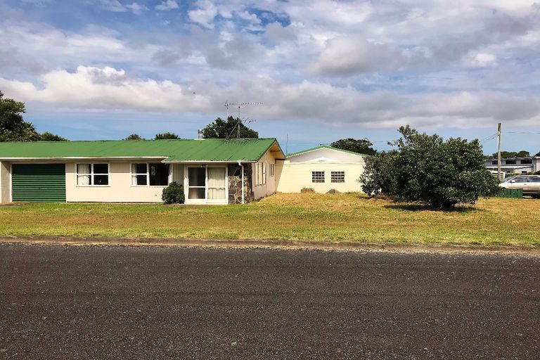 Photo of property in 17 Domain Street, Waiuku, 2123