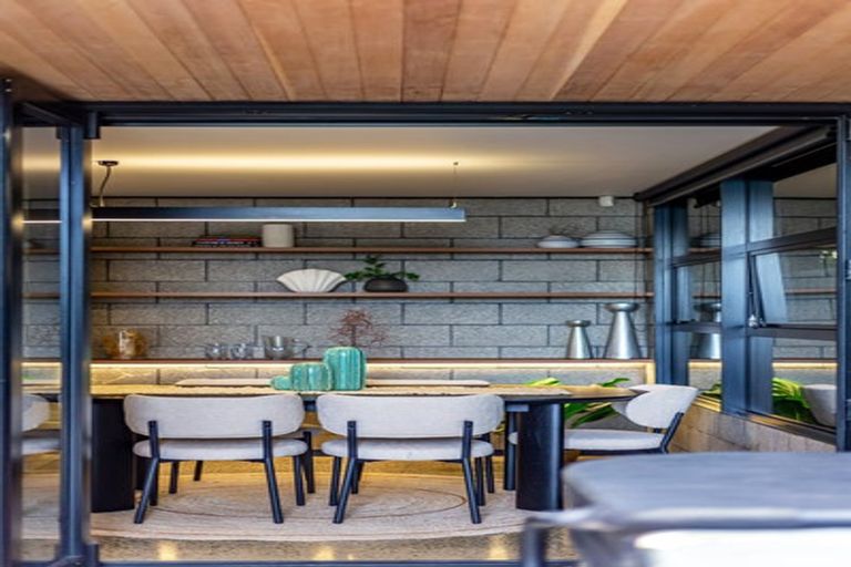 Photo of property in 377a Karaka Bay Road, Karaka Bays, Wellington, 6022