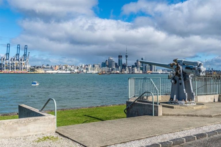 Photo of property in 1/2a Spring Street, Devonport, Auckland, 0624