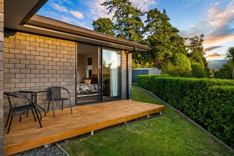 Photo of property in 13 Vogwill Road, Kumeu, 0810