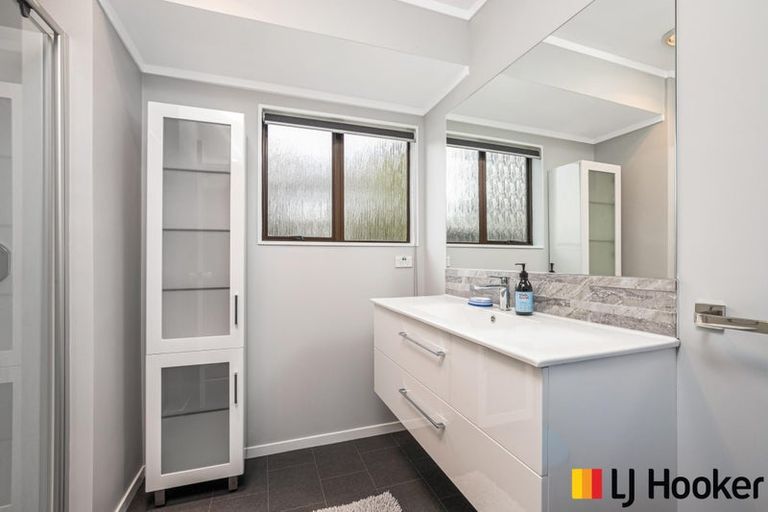 Photo of property in 1/3 Seaward Place, Wattle Downs, Auckland, 2103