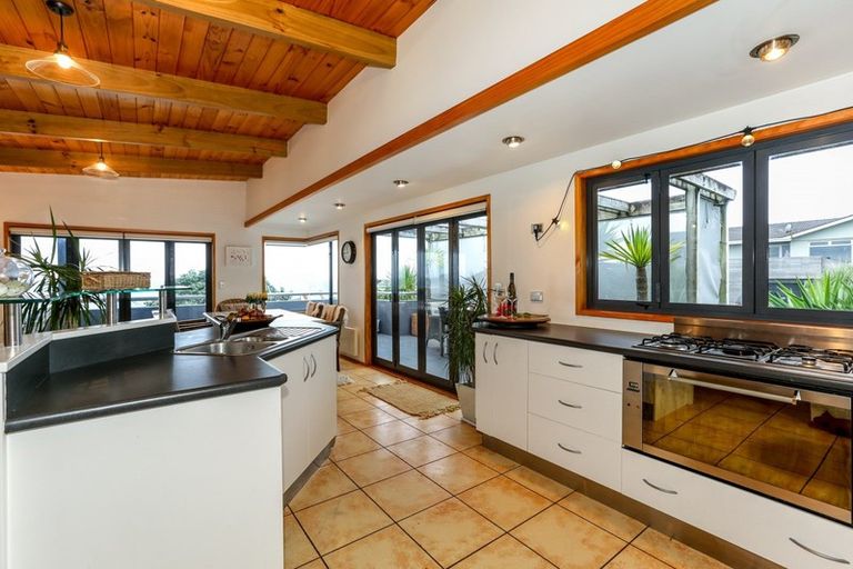 Photo of property in 36 Messenger Terrace, Oakura, 4314