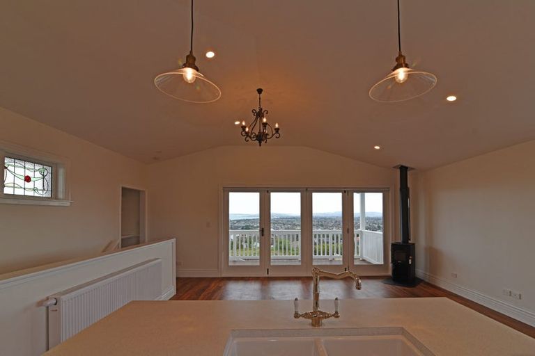 Photo of property in 40 Napier Terrace, Hospital Hill, Napier, 4110